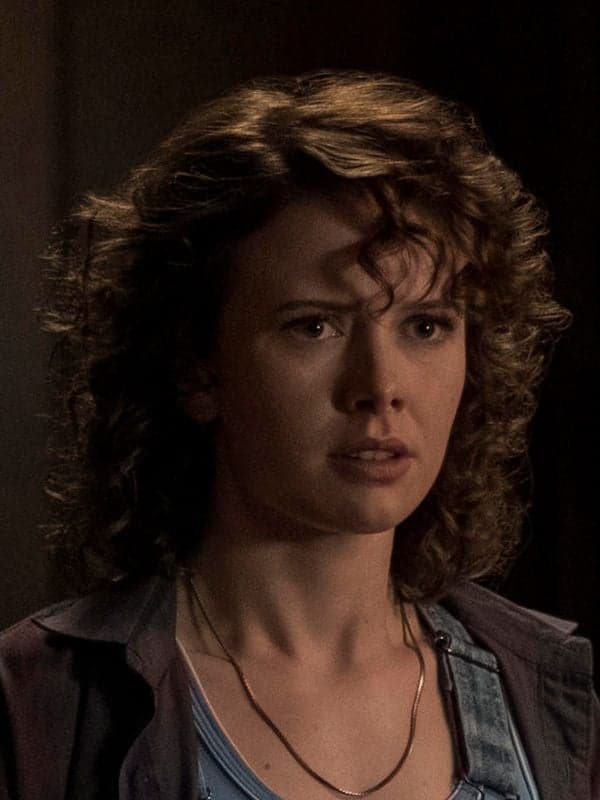 Amelia Eve