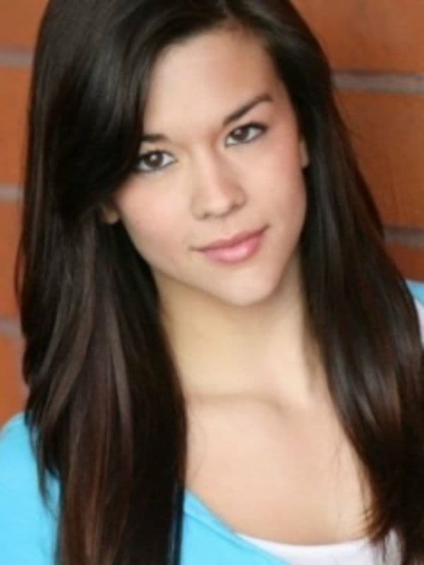 Nicci Faires