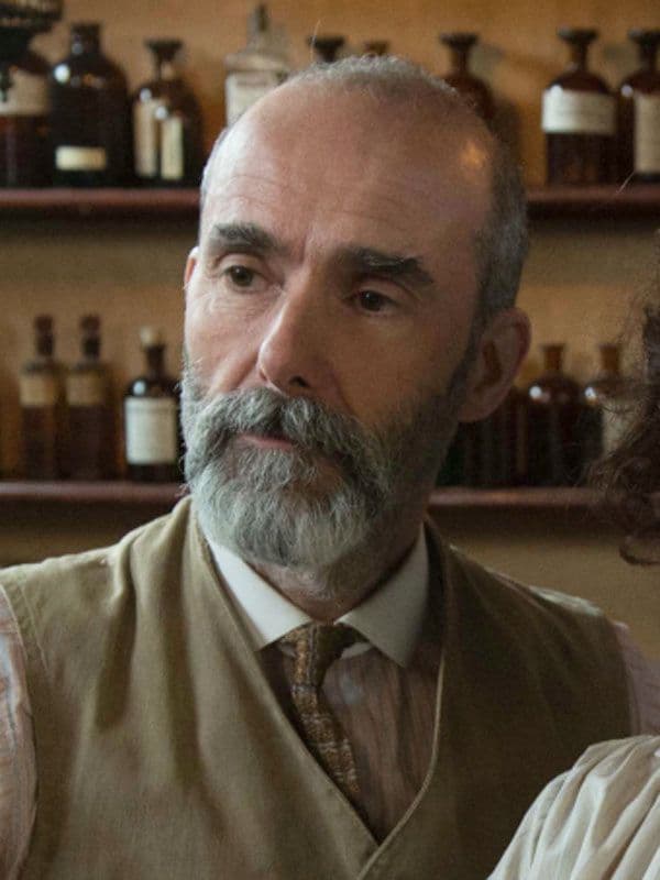 Finbar Lynch
