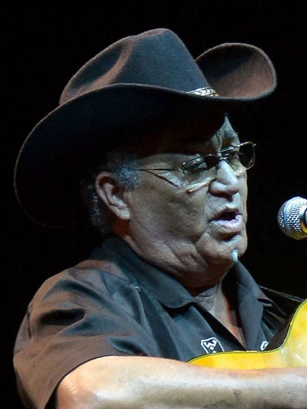 Eliades Ochoa