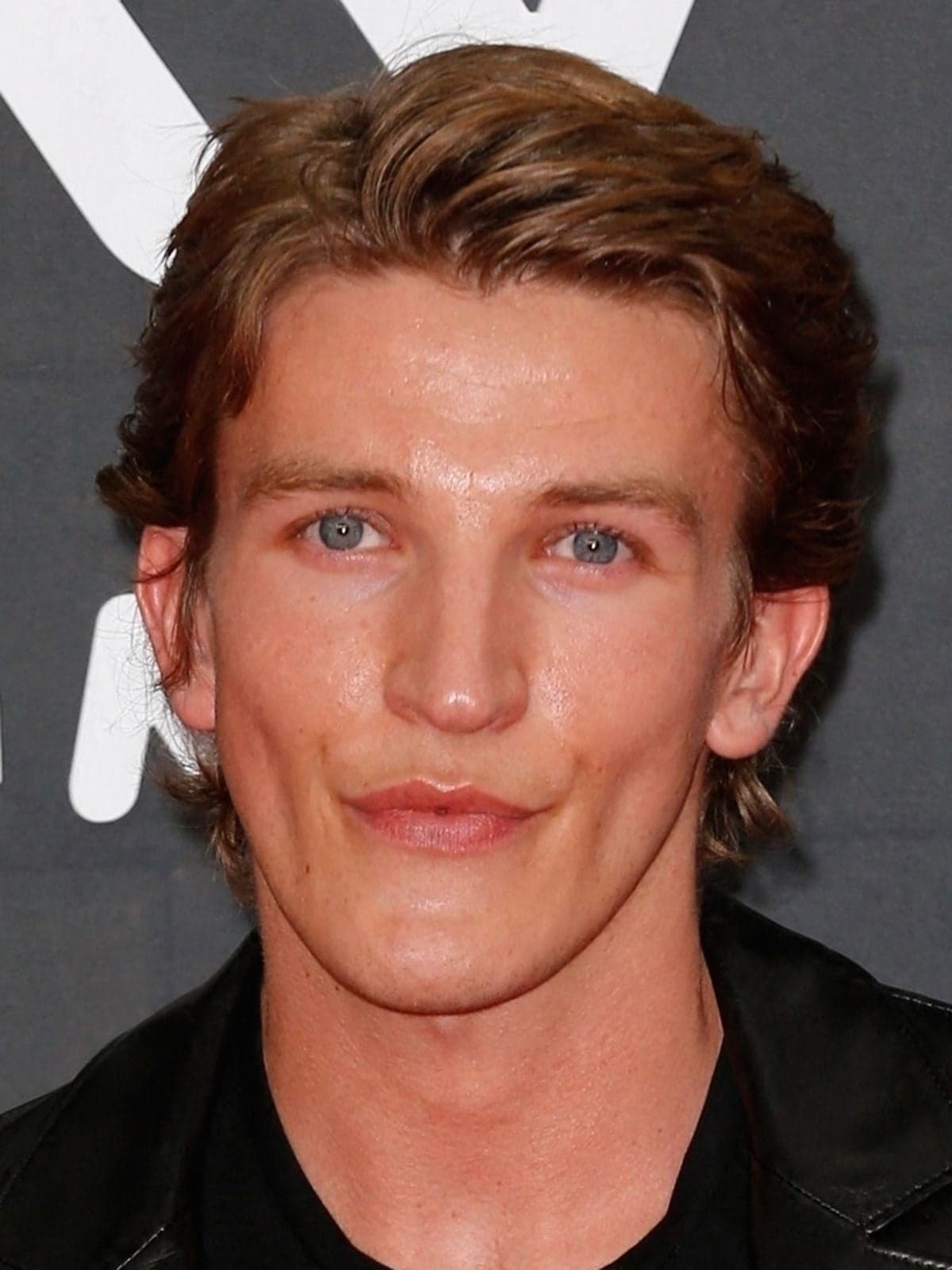 Ewan Mitchell